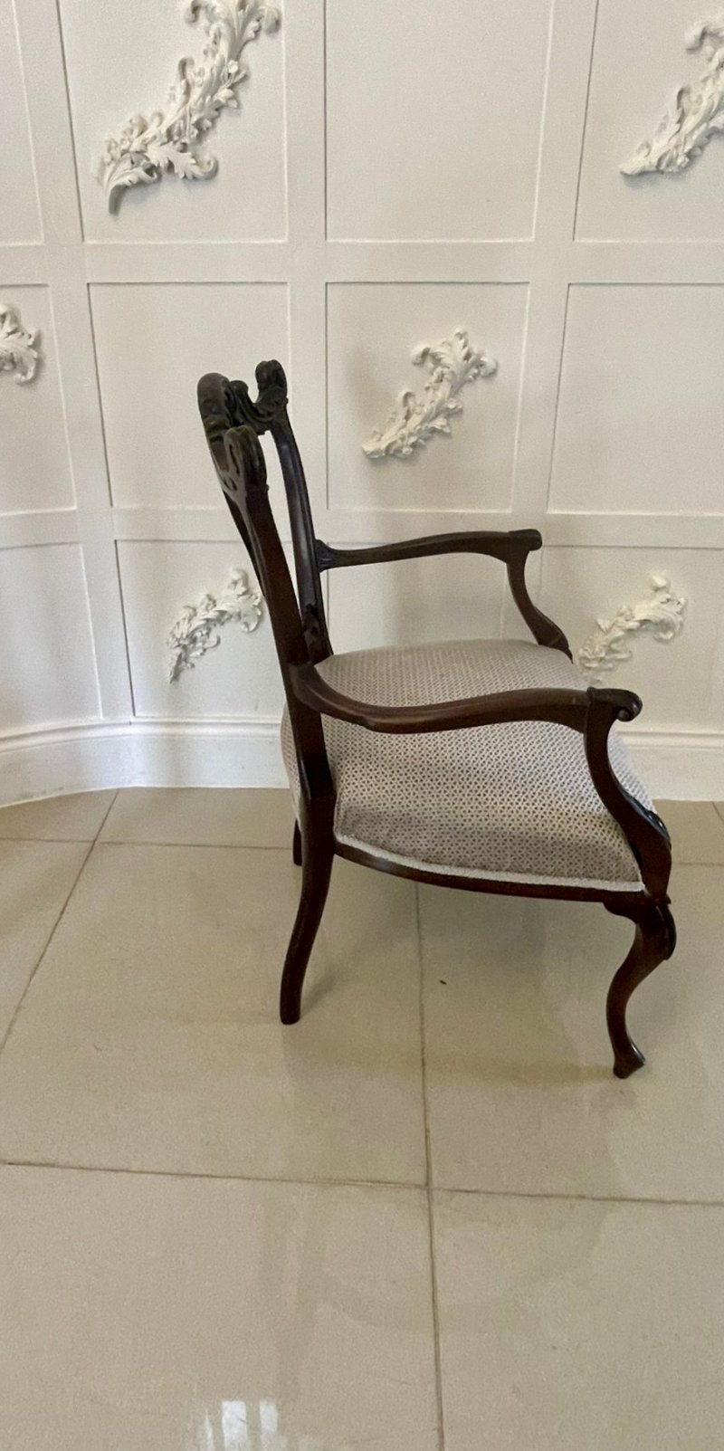 Quality Antique Victorian Mahogany Carved Elbow Chair - Image 3